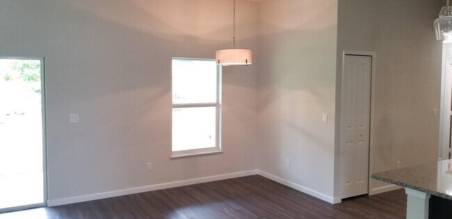 Building Photo - 5834 NW Coosa Dr