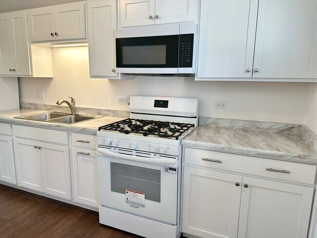 Building Photo - 222 S Tryon St