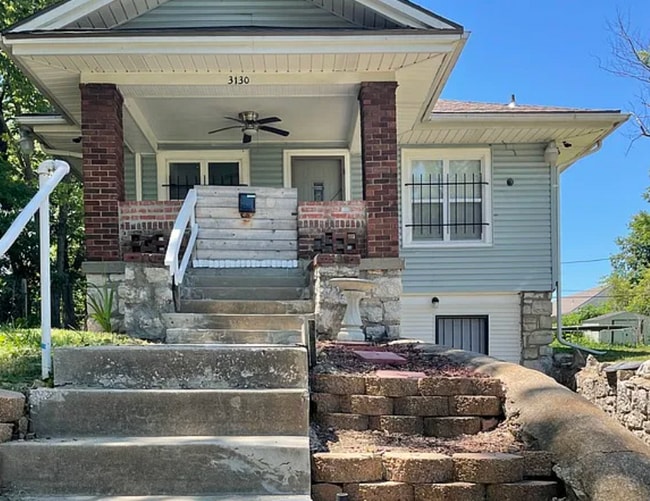 Primary Photo - 3130 Myrtle Ave
