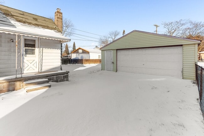 Building Photo - 19595 Waldron St