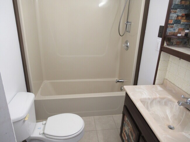 Building Photo - 2604 Tremont St