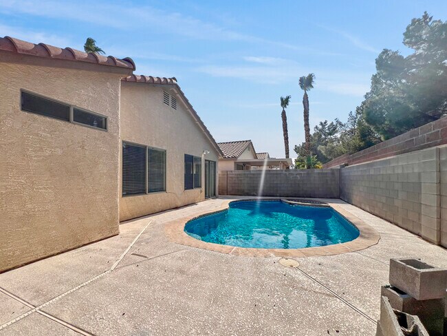 Building Photo - Comfortable 3-Bed, 2-Bath Home