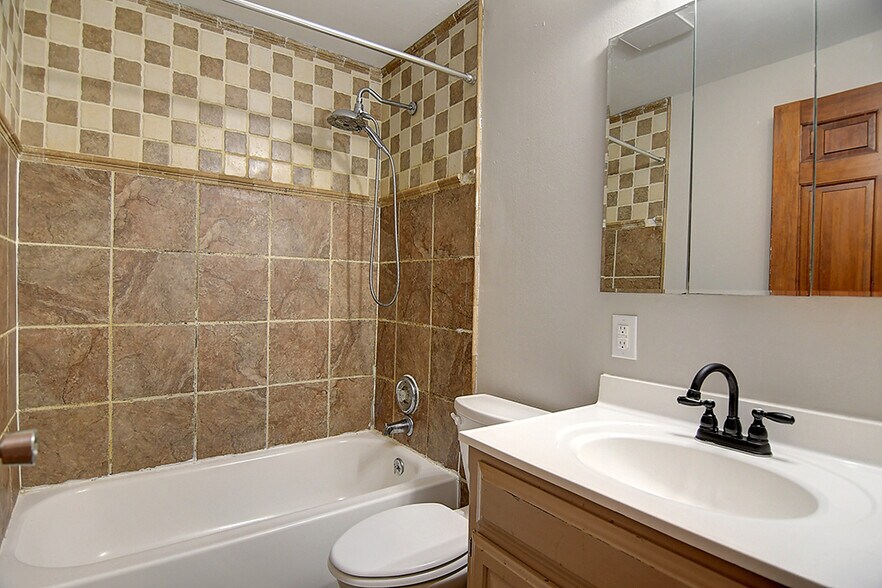 Building Photo - 7371 Cedar Knolls Dr