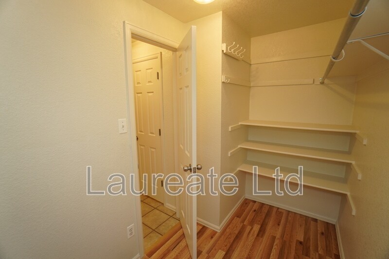 Building Photo - 10027 Idalia St