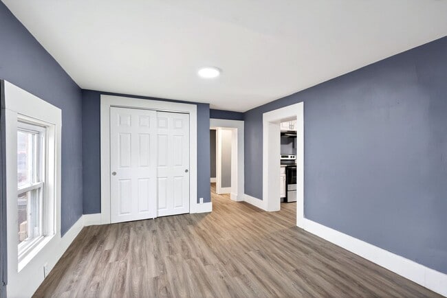 Building Photo - Newly renovated property