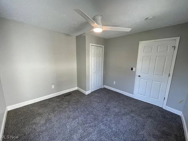 Building Photo - Charming 3 Bedroom 2 Bath House in Lorain- First Month Rent Half Off!!