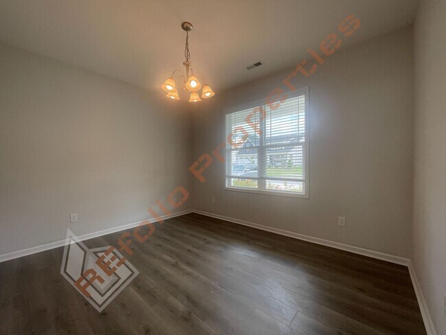 Building Photo - Beautiful 4BD 2.5BA Home w/Primary Suite o...