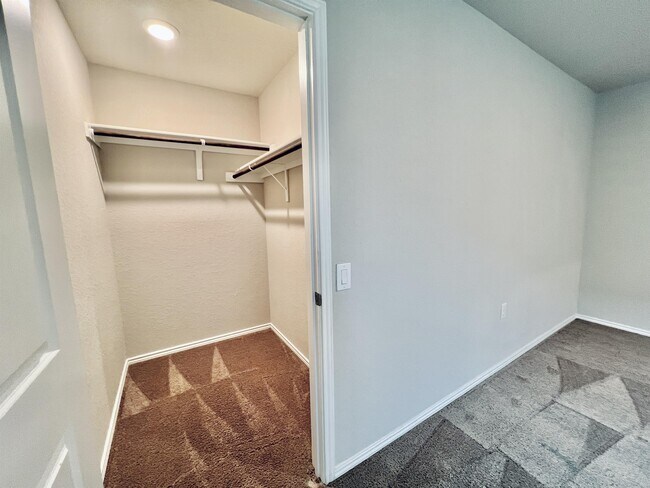 Building Photo - 12111 Overton Wy