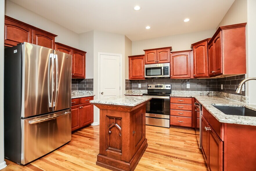 Building Photo - 1214 Saddle Brk