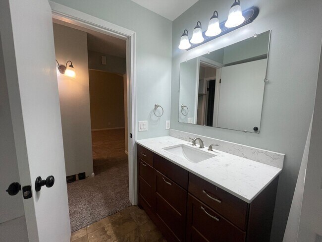 Building Photo - 6770-6772 Pleasantview St NE