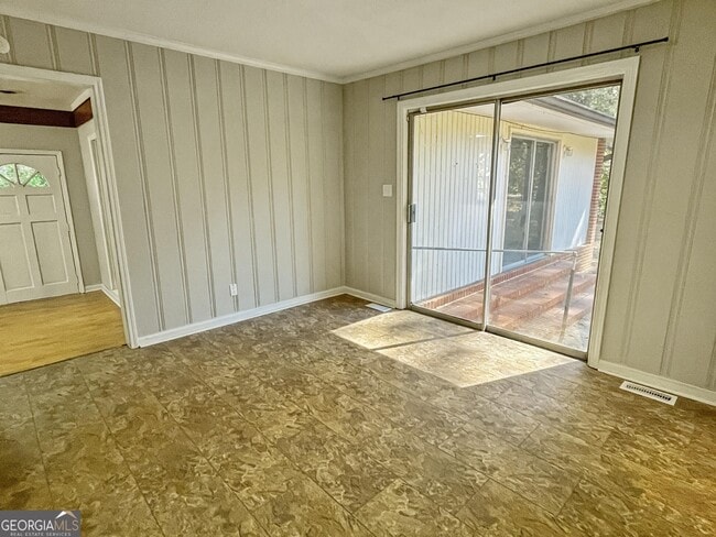 Building Photo - 1831 Tanglewood Rd