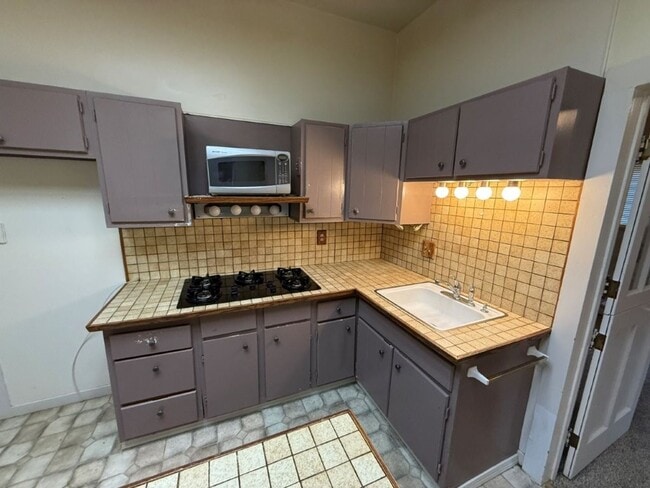 Building Photo - 3 Bedroom 1.5 Bath Downtown Dixon *STAR RENTALS