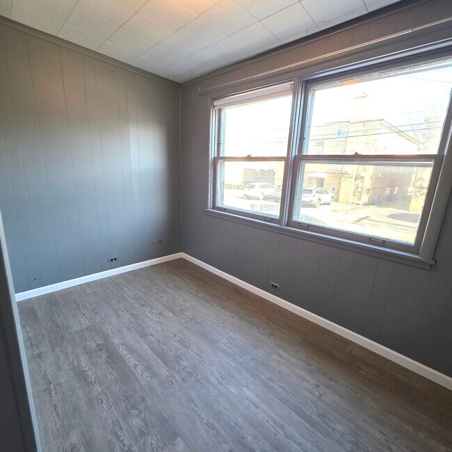 Building Photo - 8845 Bronx Ave