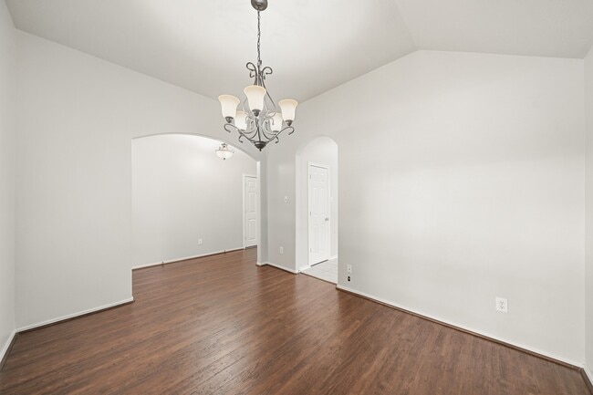 Building Photo - 11811 Misty Peak Ln