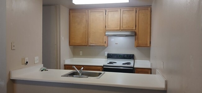 Building Photo - Tabor Oaks