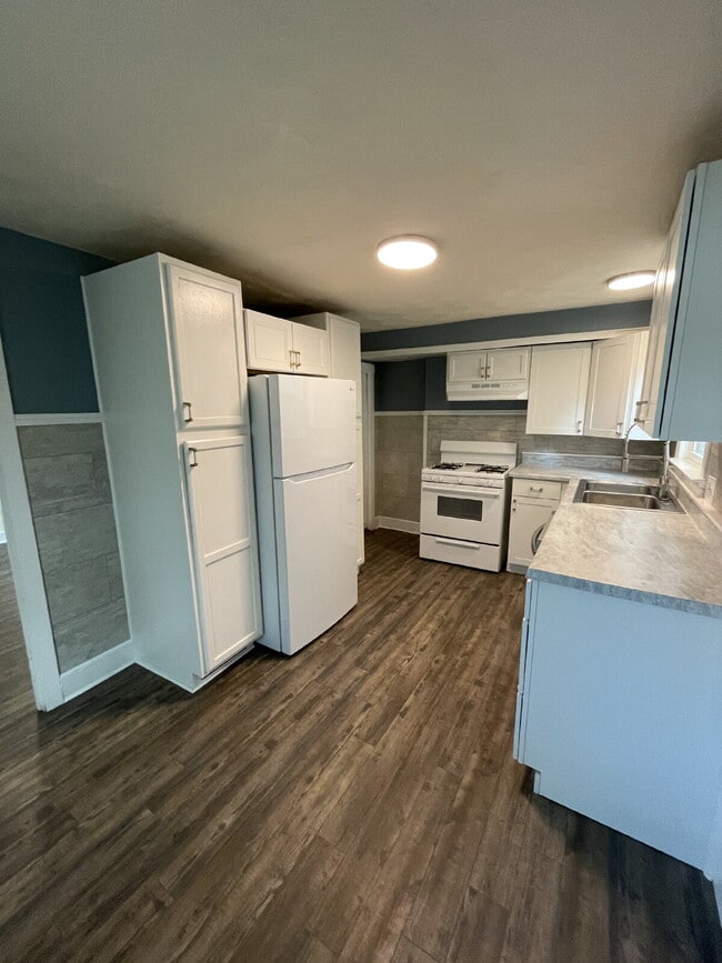 Building Photo - Spacious 3 Bedroom Apartment Near IUP – Ideal for Roommates