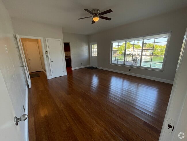 Building Photo - 2133 Calais Dr