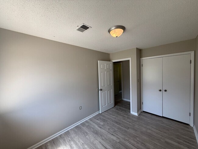 Building Photo - Richland Apartments Building F