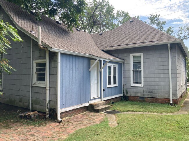 Building Photo - Home for Rent in Historic Horton Waverly Area on Reservoir Hill