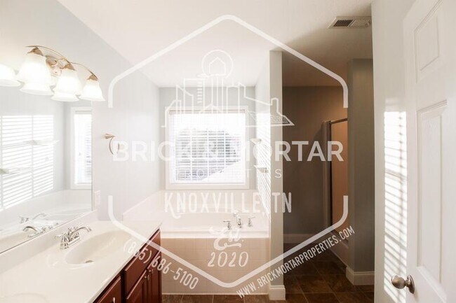 Building Photo - 3305 Grassy Pointe Ln