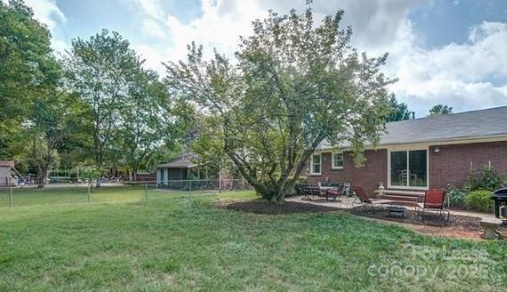 Building Photo - 1601 Starbrook Dr