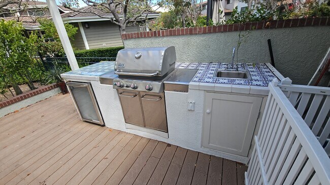 Building Photo - 27 Tiburon Ct