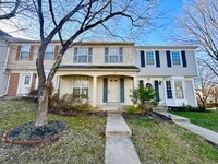 Building Photo - Spacious and bright 3BR/2.5BA townhouse with enclosed back patio