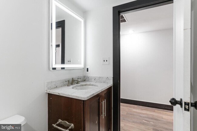 Building Photo - 1520 Green St