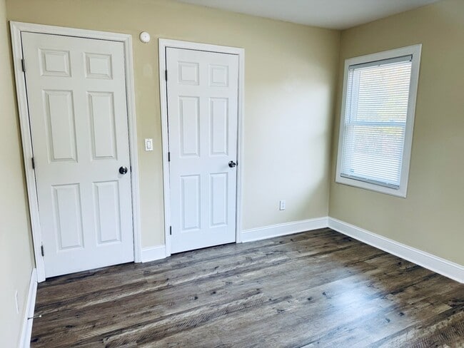 Building Photo - 900 6th St