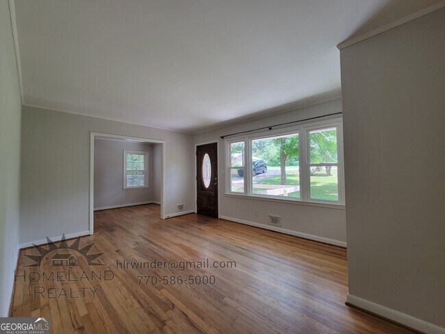 Building Photo - 432 Lakeview Dr SW