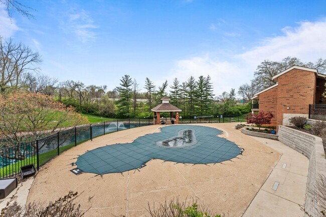 Building Photo - 1943 Greenpoint Dr