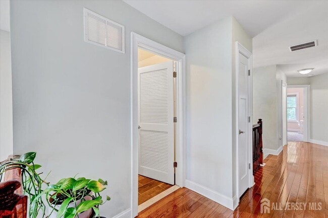Building Photo - 25 Gonzalez Dr
