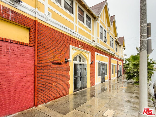 Building Photo - 4367 S Van Ness Ave