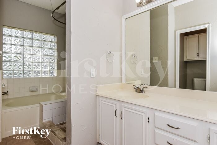 Building Photo - 1729 Creek Valley Rd