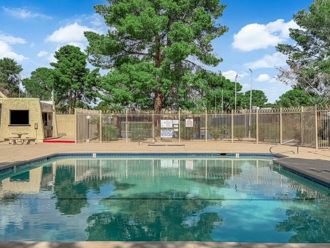 Building Photo - Charming 3 Bedroom ,2 bathroom in Paradise...