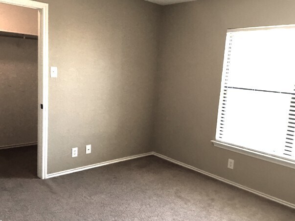 Building Photo - 2947 Donnell Dr