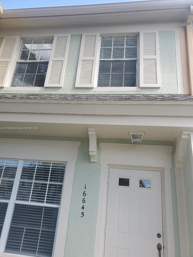 Primary Photo - 16645 Hemingway Dr