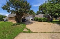 Building Photo - 6811 Trail Lake Dr