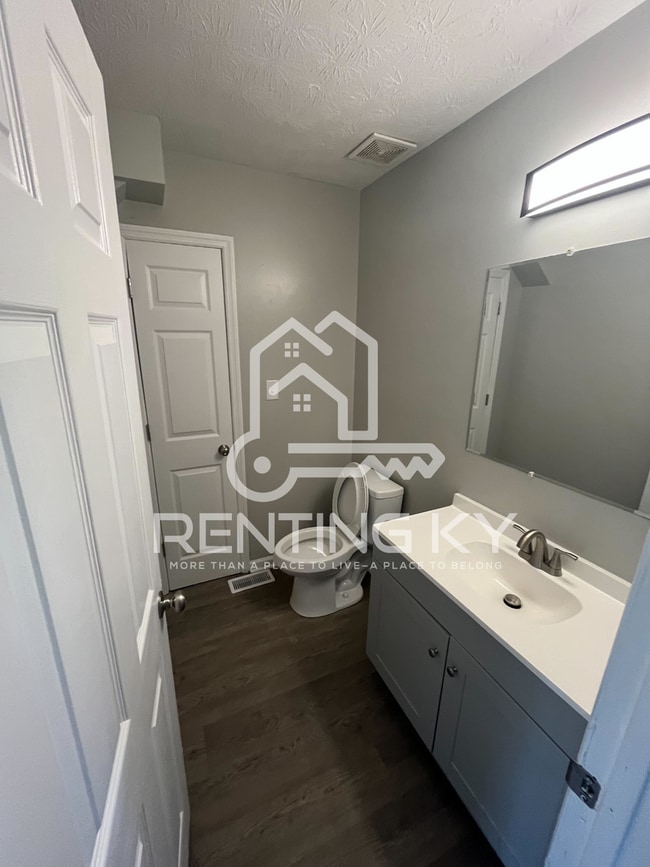 Building Photo - Updated 2-Bed, 1.5-Bath Townhome with a Ga...