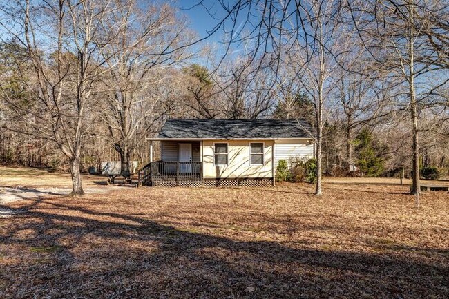 Primary Photo - Colfax - Charming house with new flooring,...