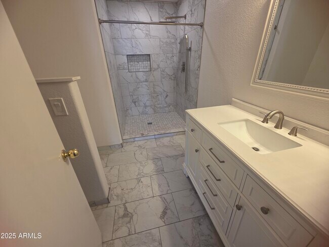 Building Photo - 7724 W Oraibi Dr