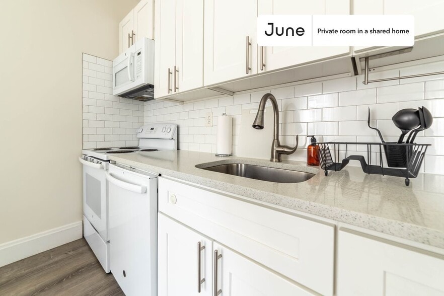 Building Photo - Room in Shared 2 bed/1 bath home