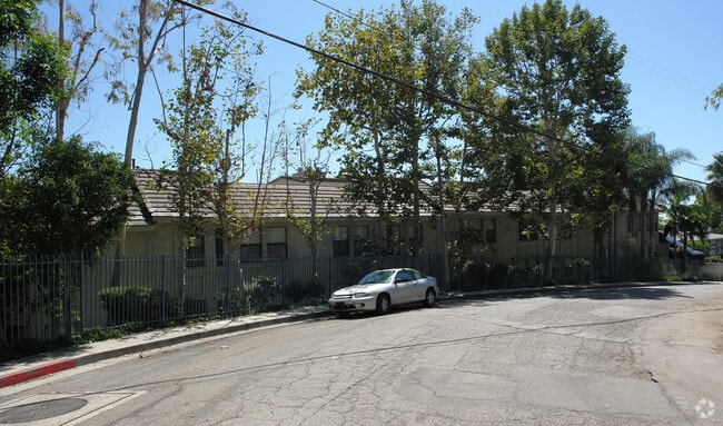 Building Photo - 1942 Grace Ave