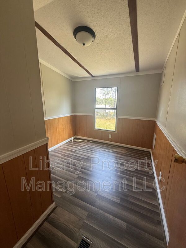 Building Photo - 21 Hillside Ln