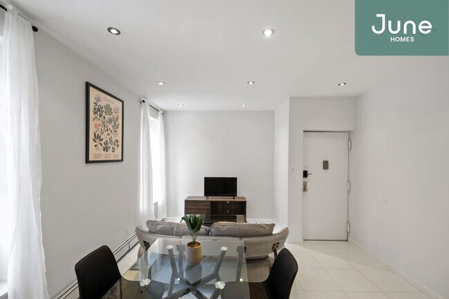 Building Photo - ROOM ONLY in 3-bed/1.0-bath Home