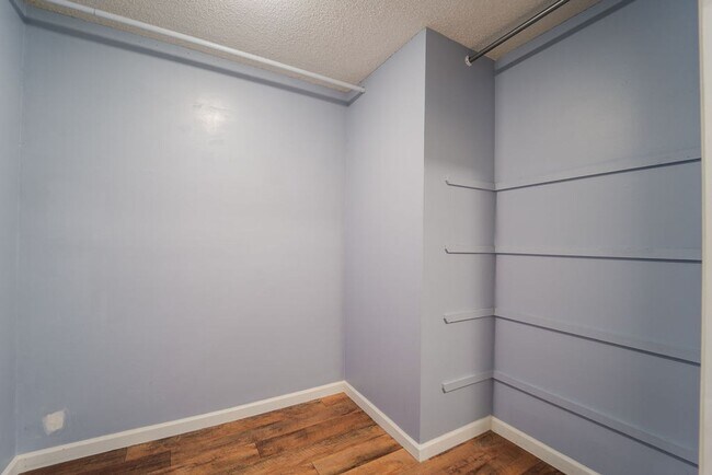 Building Photo - Spacious 3 Bedroom, 3 Bath Two story home!!