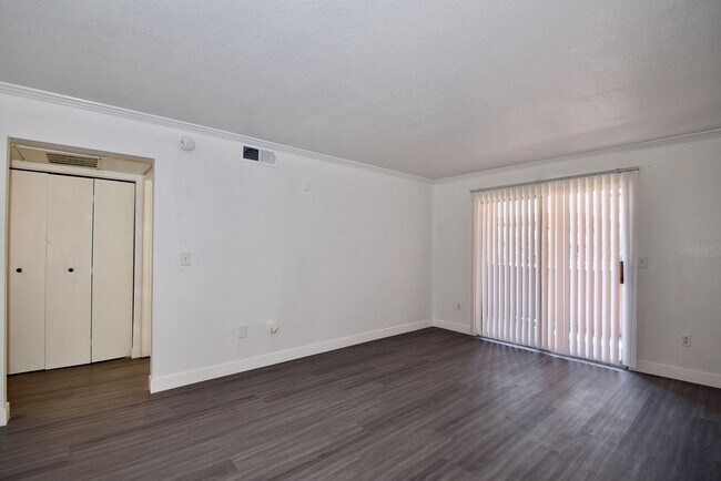 Building Photo - Move-In Ready Upgraded 1 Bed • 1 Bath Cond...