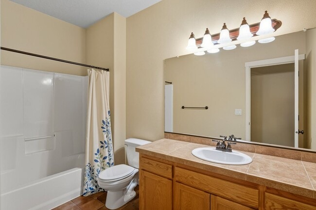 Building Photo - Delightful 4-Bedroom, 2.5-Bath Home in the...