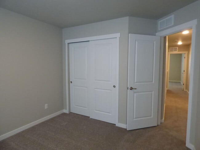 Building Photo - Merry Christmas!  This home is available now, with December rent free!