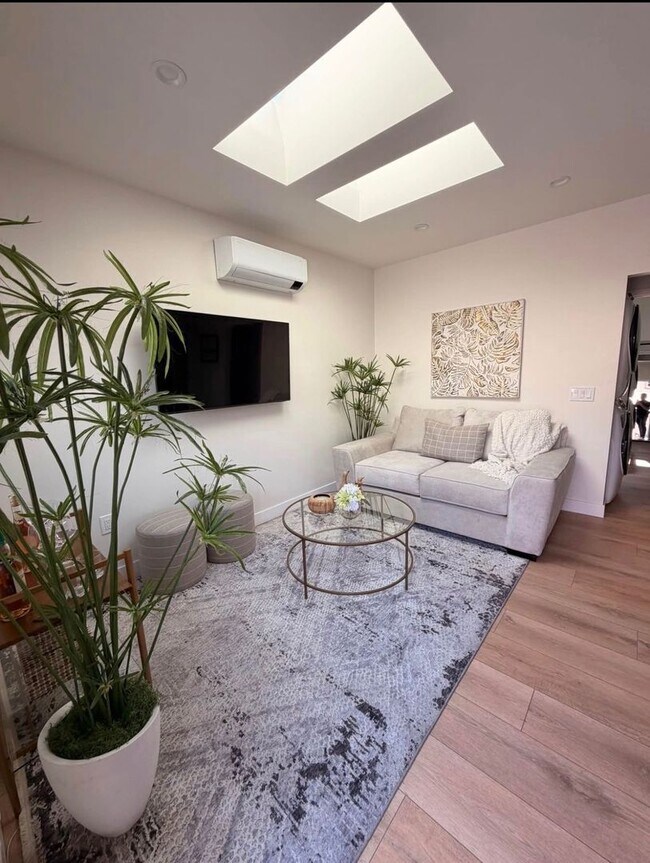 Building Photo - 102nd Duplex